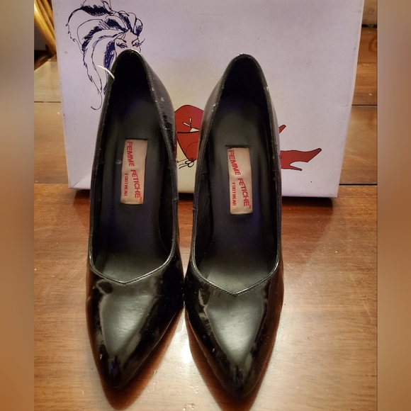 Elegant Black Stiletto Heels - Picture 2 of 6